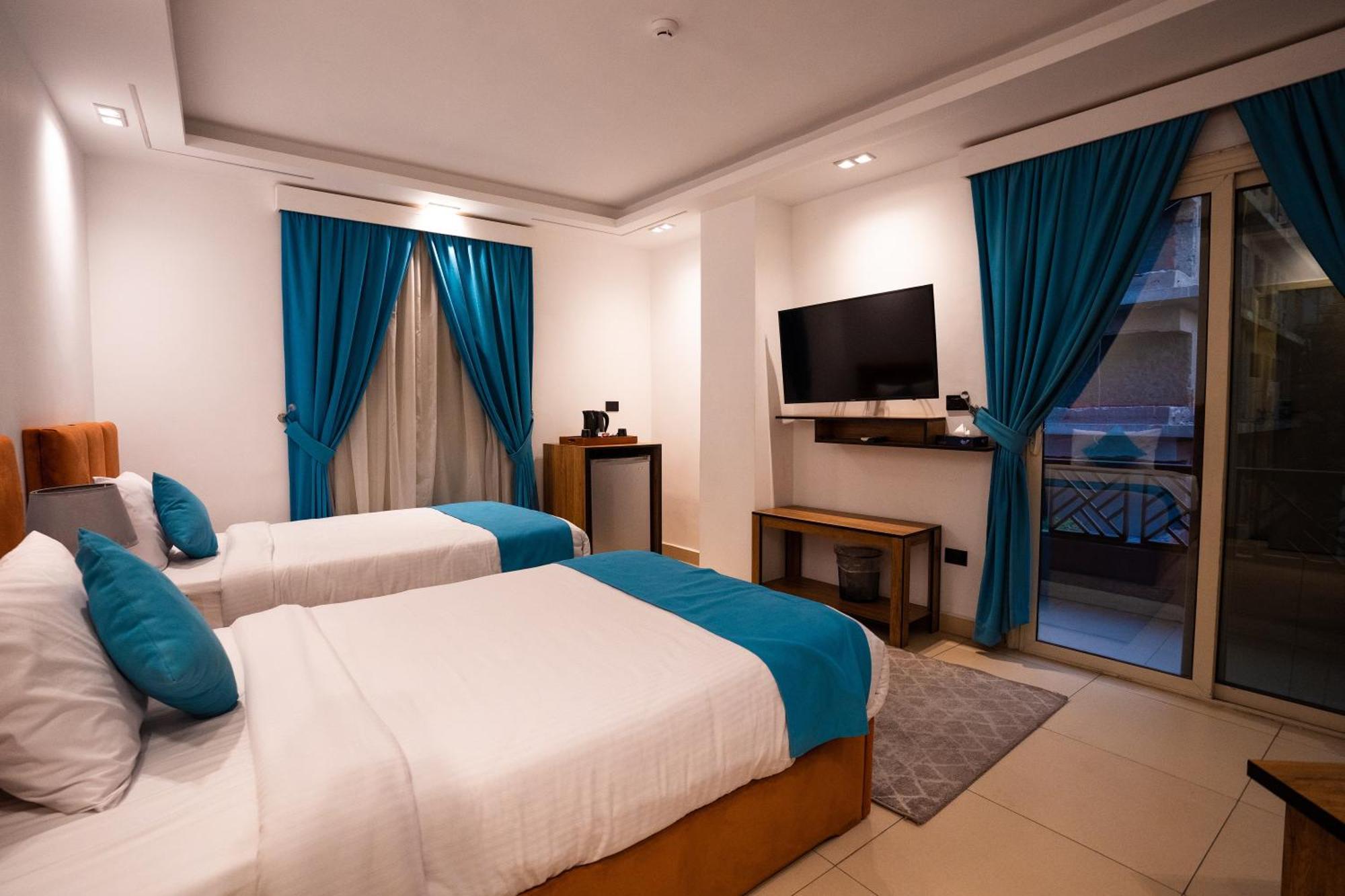 Pyramids Gem Plaza Hotel Kafrat al Jabal Ngoại thất bức ảnh